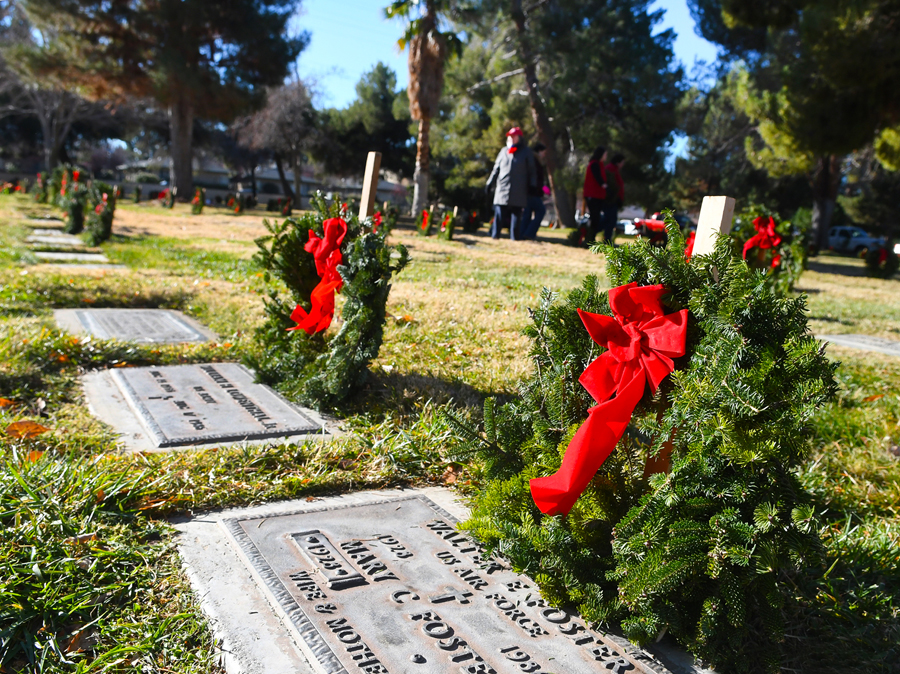 volunteers-honor-veterans-at-lancaster-cemetery-as-part-of-wreaths