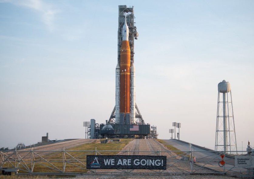 artemis-i-moon-rocket-arrives-at-launch-pad-ahead-of-historic-mission