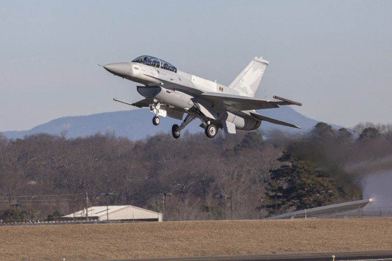 Block 70 F 16 Makes Successful First Flight Aerotech News And Review