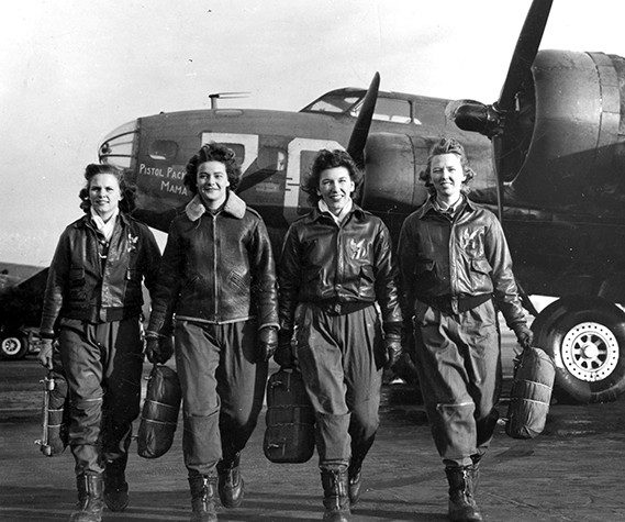 WASP Pilots in front of USAAF B-17 